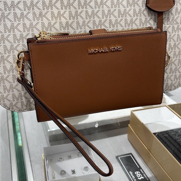 MICHAEL KORS LARGE DOUBLE ZIP WRISTLET WALLET PHONE CASE CLUTCH 
Luggage - Picture 4 of 16